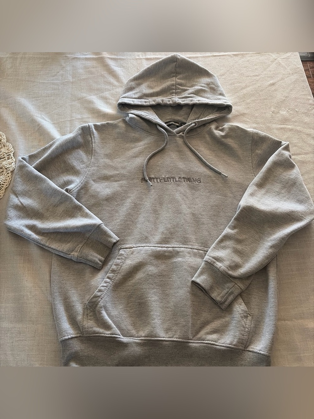 0054-PrettyLittleThing  Light Gray Hooded Sweatshirt